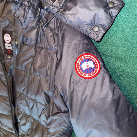 Canada Goose Women's Black Puffer Jacket - Picture 4 of 15